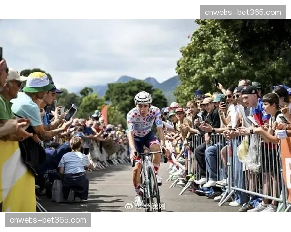 环阿联酋自行车赛：波加查在皇后赛段建立绝对优势