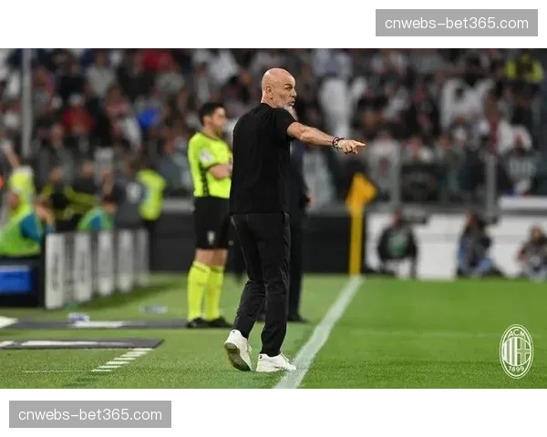 官方:AC米兰与主帅皮奥利完成续约,新合同至2028年夏天。 官方:AC米兰与主帅皮奥利完成续约,新合同至2028年夏天。