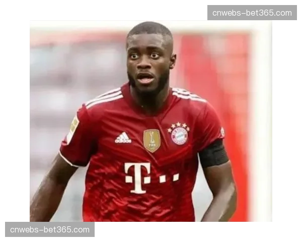 拜仁慕尼黑官方更新伤情：于帕梅卡诺预计将缺席剩余赛季